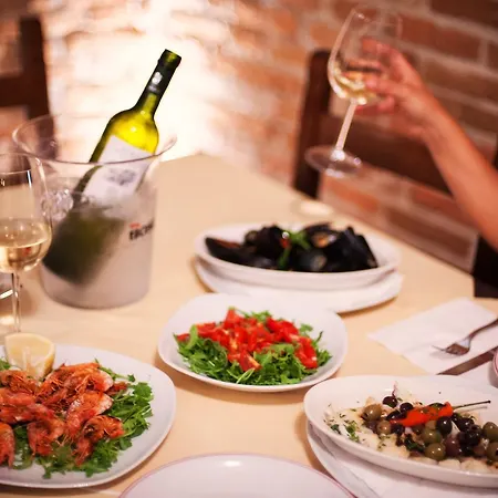 Metropoli's فندق مبيت وإفطار 4*